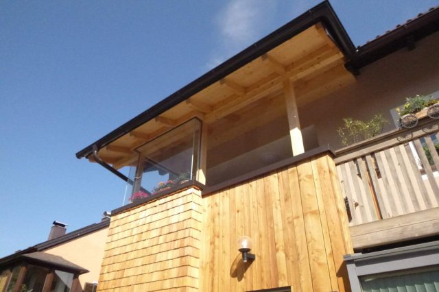 Holzbau_Strasser_LamprechtshausenFassade Dach.JPG